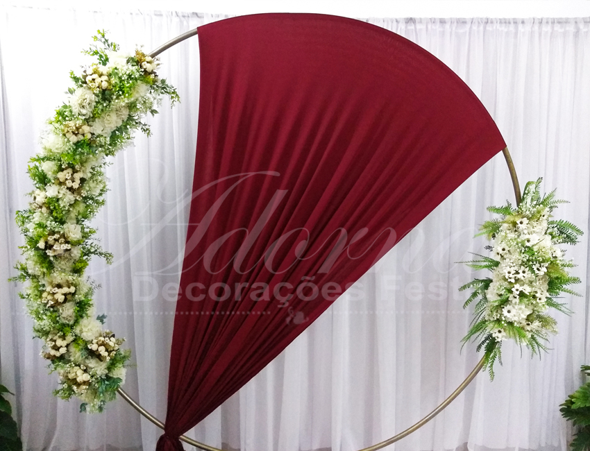 Aluguel de Painel Redondo Marsala Flores Brancas Arco Para Decoração