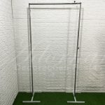 Aluguel Painel de Muro Inglês 2x1 Folhagem Artificial Com Suporte. Este painel de muro inglês 2x1 folhagem artificial com suporte, pode ser usado para várias finalidades de decoração de festas