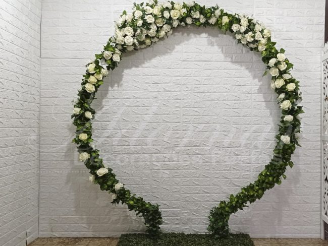 Arco de Flores em Branco