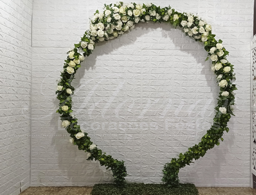 Locação Arco de Flores em Branco Estrutura Painel Com Arranjo Floral