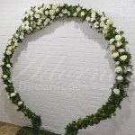 Locação Arco de Flores em Branco Estrutura Painel Com Arranjo Floral