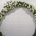 Locação Arco de Flores em Branco Estrutura Painel Com Arranjo Floral
