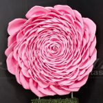 Aluguel de Rosa Flor Gigante Para Decoração Cenário Instagramável Eventos Mulheres Chá Outubro Rosa e Festas Flores em E.V.A 2