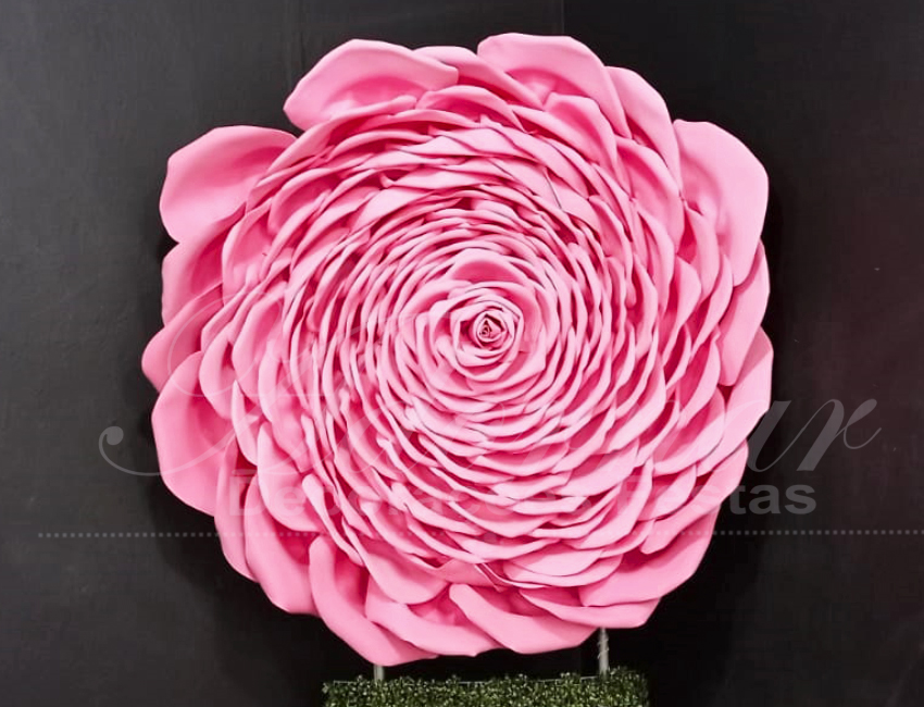 Aluguel de Rosa Flor Gigante Para Decoração Cenário Instagramável Eventos Mulheres Chá Outubro Rosa e Festas Flores em E.V.A 2