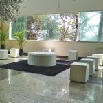 Locação Puff Redondo Branco Ilha em Courvim 1,00x1,00