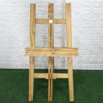 Aluguel Cavalete de Chão. Este cavalete de chão com altura regulável pode ser usado para várias finalidades de decoração de festas. Exemplos: Para Decorar Eventos de Congregações, Peças Teatrais e Eventos Religiosos