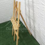 Aluguel Cavalete de Chão. Este cavalete de chão com altura regulável pode ser usado para várias finalidades de decoração de festas. Exemplos: Para Decorar Eventos de Congregações, Peças Teatrais e Eventos Religiosos