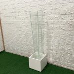 Coluna de Vidro Trapézio com Caixa Branca