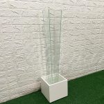 Coluna de Vidro Trapézio com Caixa Branca