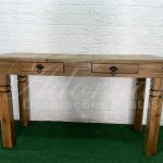 Locação de Mesa Rústica Pequena Modelo Com Gaveta Decorativa