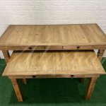 Locação de Par de Mesa Rústica Modelo Com Gaveta Decorativa